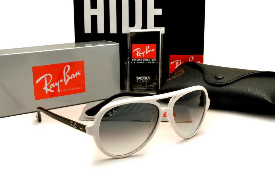 Black-White Frame, Grey Gradient Lens