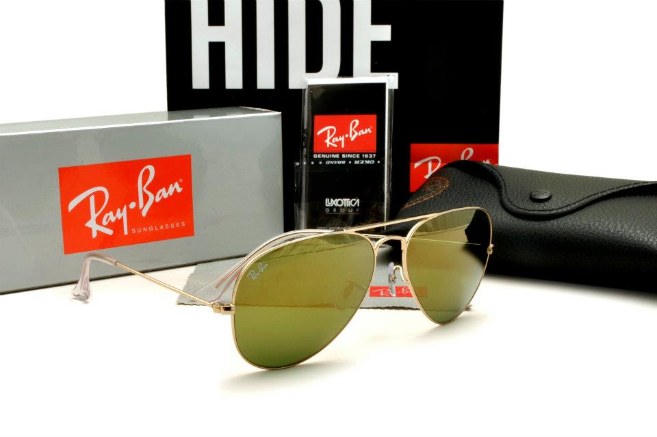 Gold Frame, Shining Green Lens