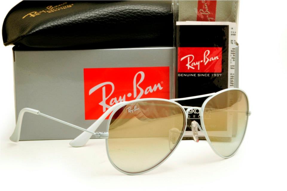 White Frame, Grey Gradient Lens